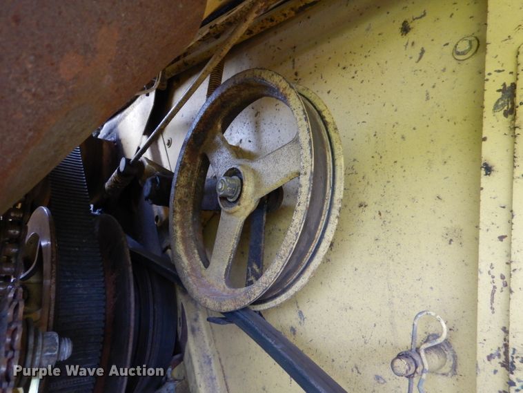 image for item DL3324 1997 New Holland TR98  combine