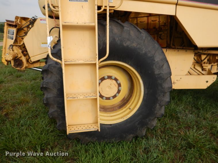 image for item DL3324 1997 New Holland TR98  combine