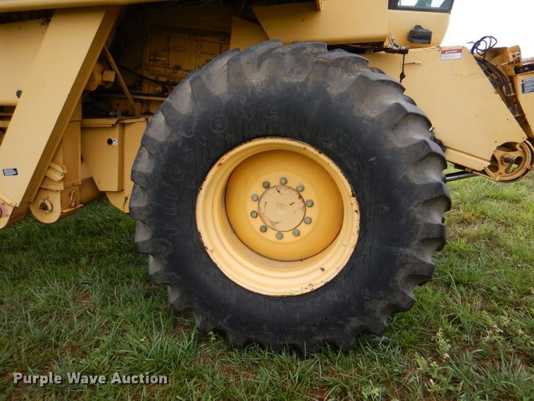 image for item DL3324 1997 New Holland TR98  combine