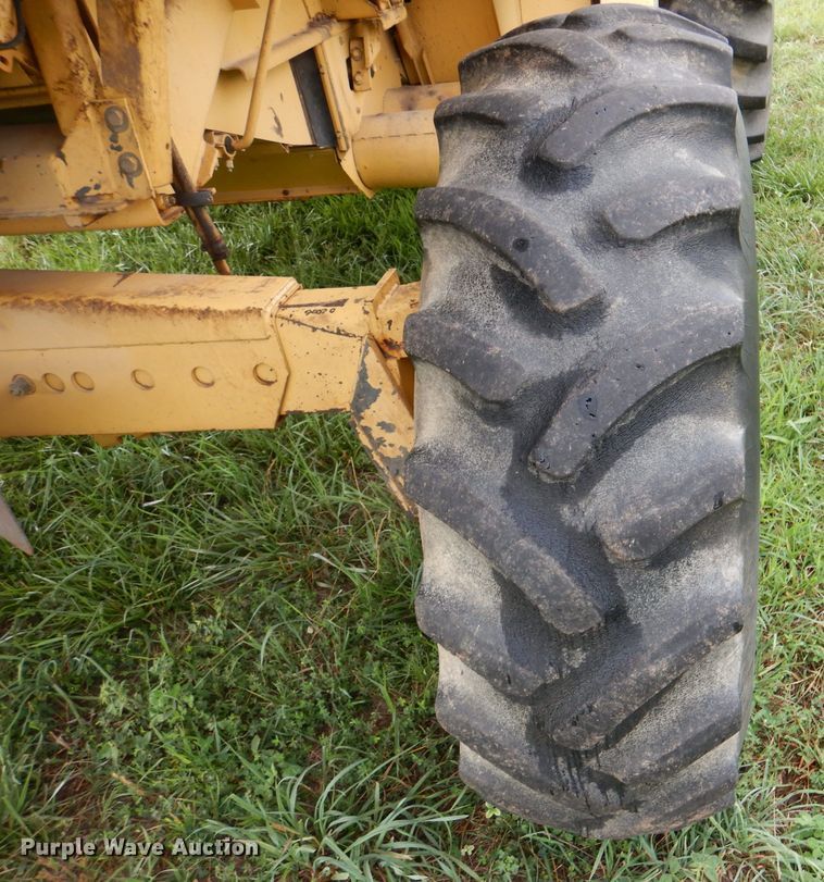 image for item DL3324 1997 New Holland TR98  combine