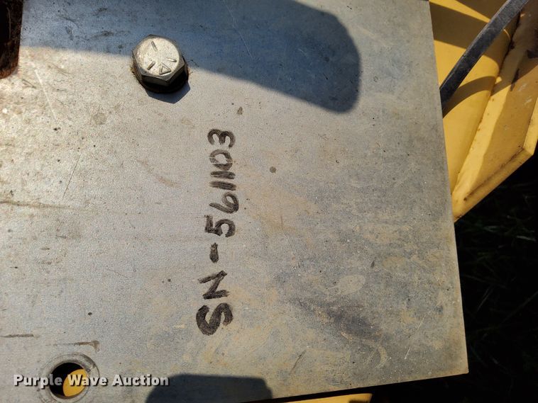 image for item DL3324 1997 New Holland TR98  combine