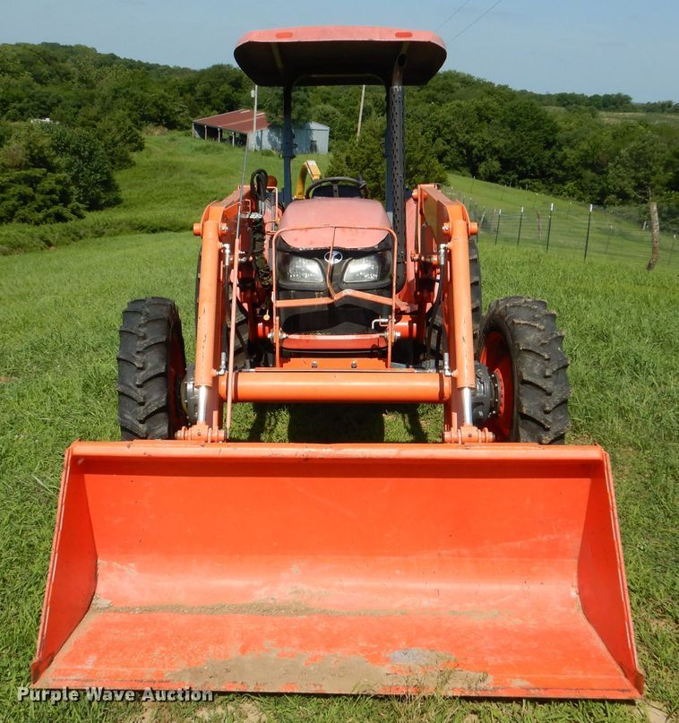 image for item DL3331 Kubota M7040  MFWD tractor