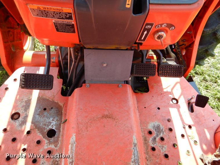 image for item DL3331 Kubota M7040  MFWD tractor