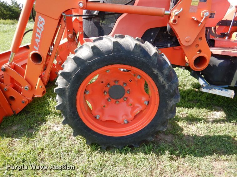 image for item DL3331 Kubota M7040  MFWD tractor