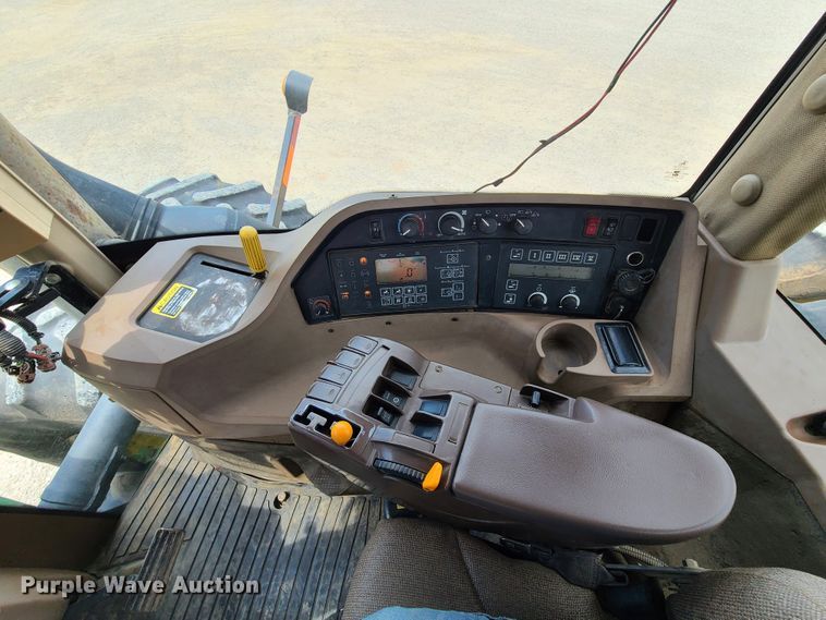 image for item DM8744 2002 John Deere 9320  4WD tractor