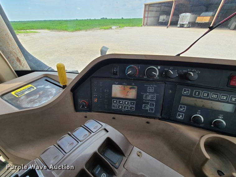 image for item DM8744 2002 John Deere 9320  4WD tractor