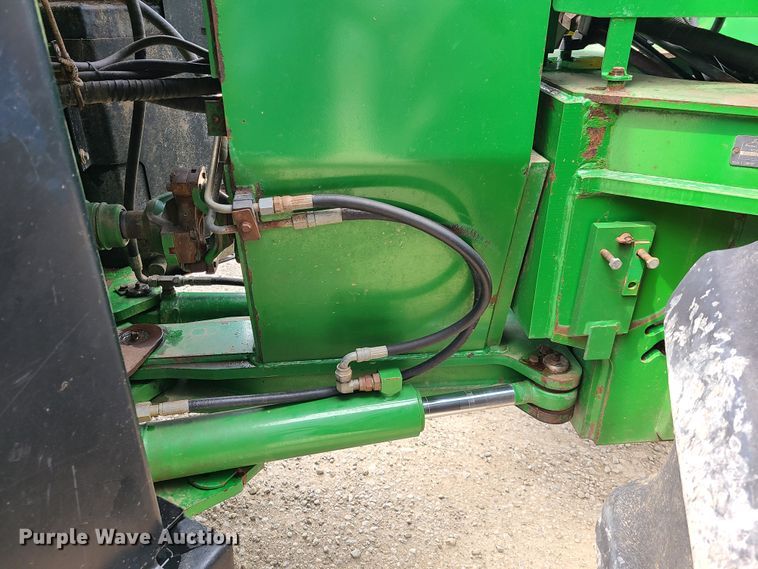 image for item DM8744 2002 John Deere 9320  4WD tractor