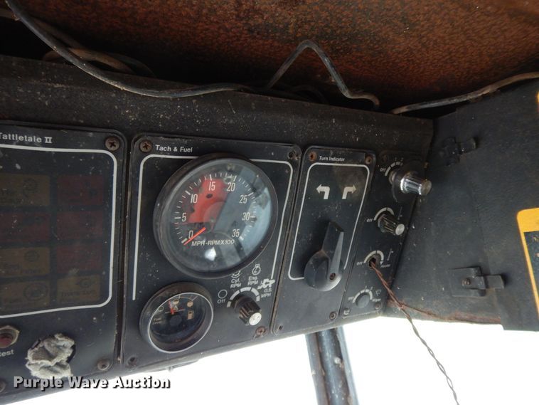 image for item HP9638 1980 Gleaner L2  combine