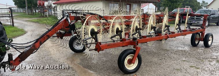 image for item IC9495 Hesston 3986  hay rake