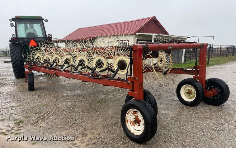 image for item IC9495 Hesston 3986  hay rake