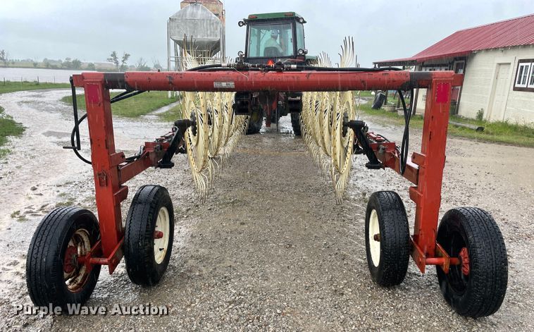 image for item IC9495 Hesston 3986  hay rake