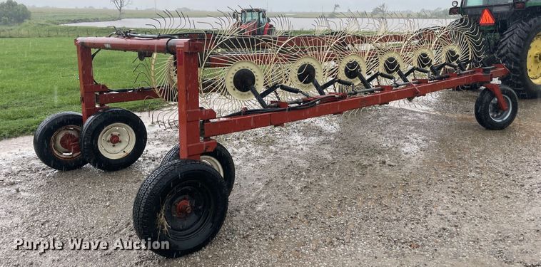 image for item IC9495 Hesston 3986  hay rake