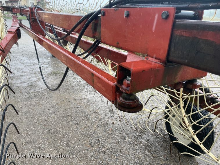 image for item IC9495 Hesston 3986  hay rake