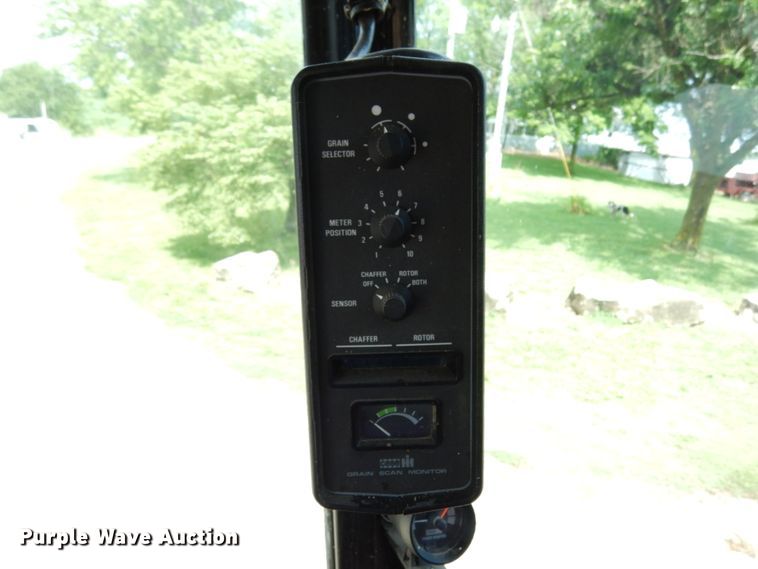 image for item II9552 1991 Case IH 1680  Axial-Flow RWA combine