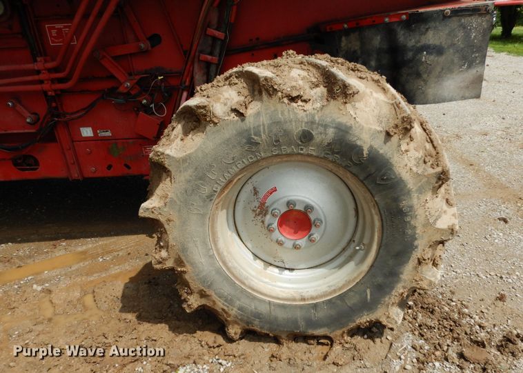 image for item II9552 1991 Case IH 1680  Axial-Flow RWA combine