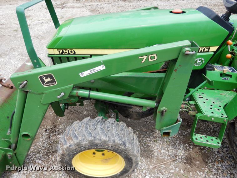 image for item II9588 John Deere 790  MFWD tractor
