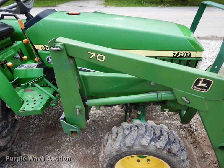 image for item II9588 John Deere 790  MFWD tractor