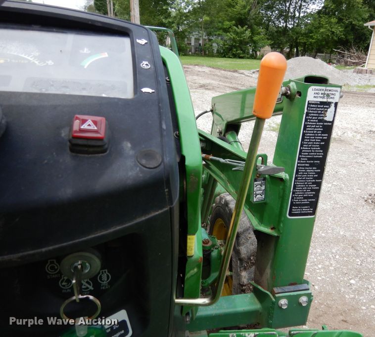 image for item II9588 John Deere 790  MFWD tractor