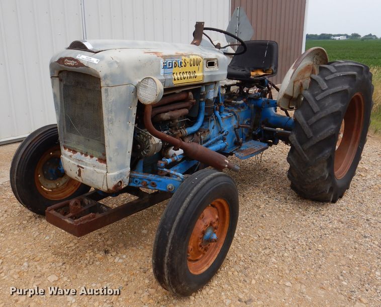 image for item IQ9709 Ford 4000  tractor