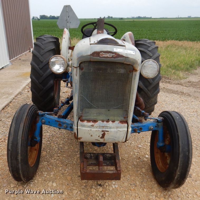 image for item IQ9709 Ford 4000  tractor