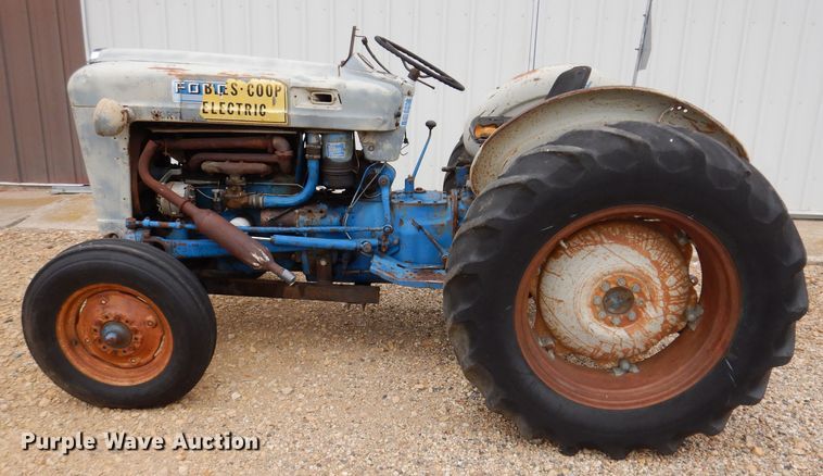 image for item IQ9709 Ford 4000  tractor