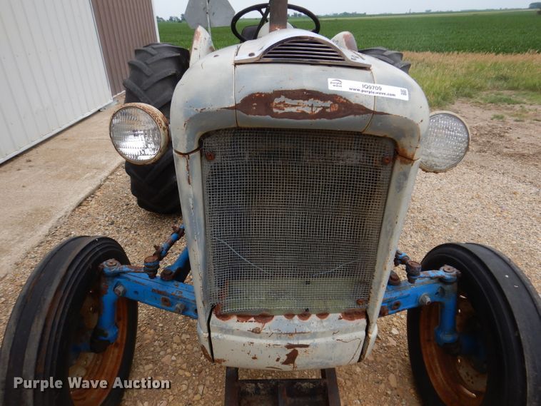 image for item IQ9709 Ford 4000  tractor