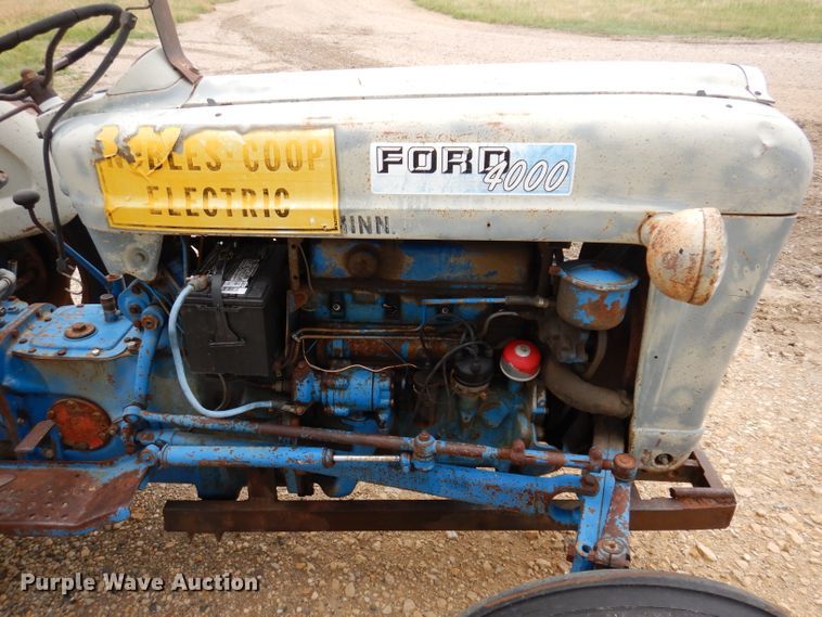 image for item IQ9709 Ford 4000  tractor