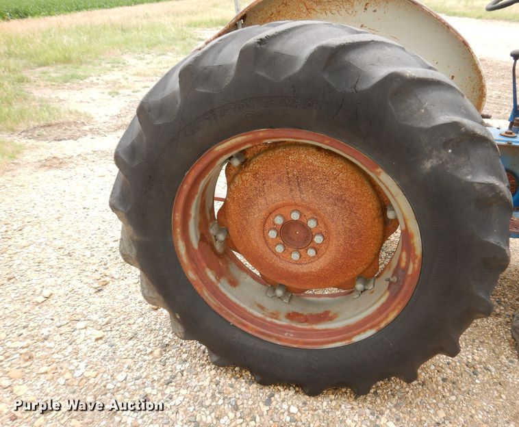 image for item IQ9709 Ford 4000  tractor