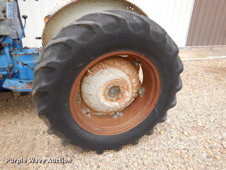 image for item IQ9709 Ford 4000  tractor