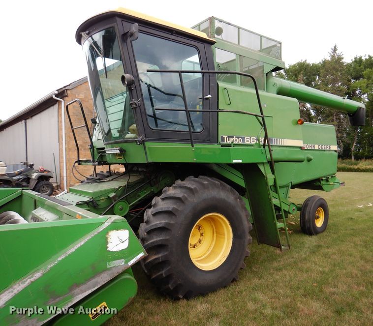 image for item IQ9716 1980 John Deere 6620 Turbo  combine