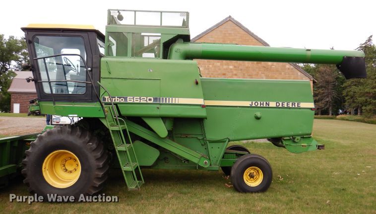 image for item IQ9716 1980 John Deere 6620 Turbo  combine