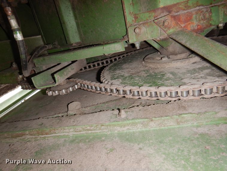 image for item IQ9716 1980 John Deere 6620 Turbo  combine