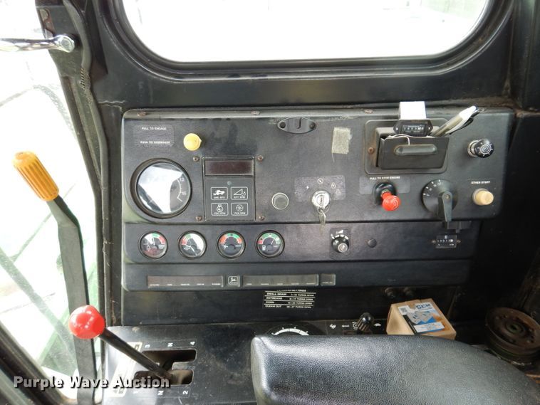 image for item IQ9716 1980 John Deere 6620 Turbo  combine