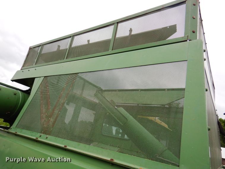 image for item IQ9716 1980 John Deere 6620 Turbo  combine