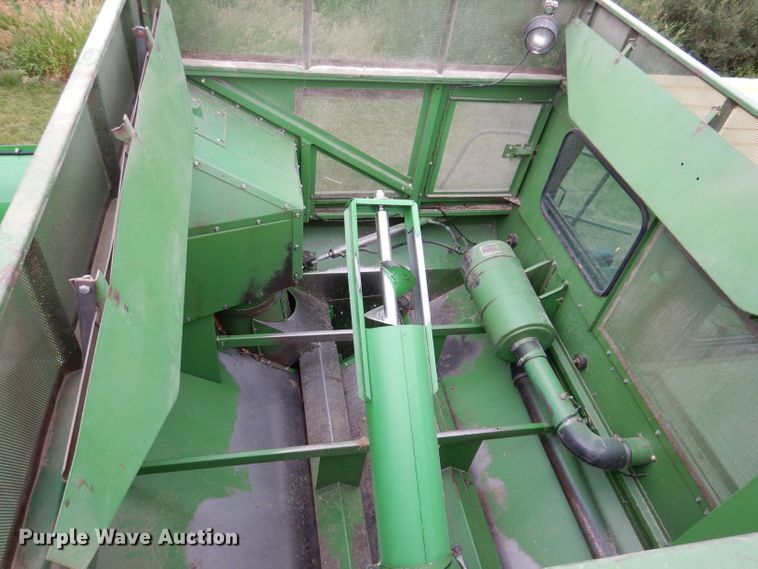 image for item IQ9716 1980 John Deere 6620 Turbo  combine
