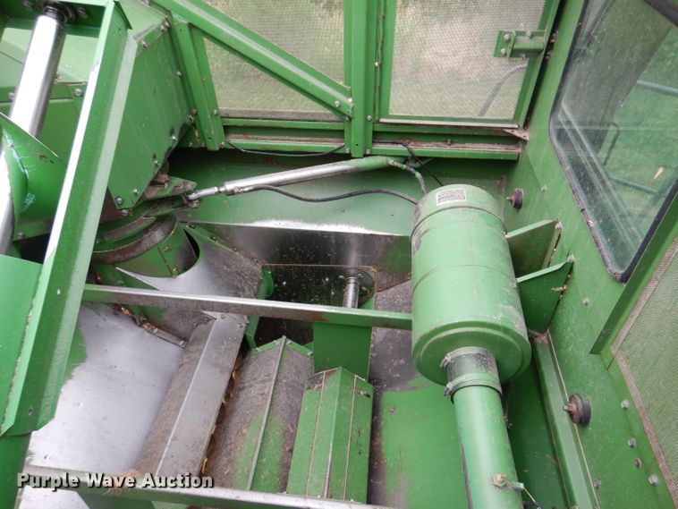 image for item IQ9716 1980 John Deere 6620 Turbo  combine