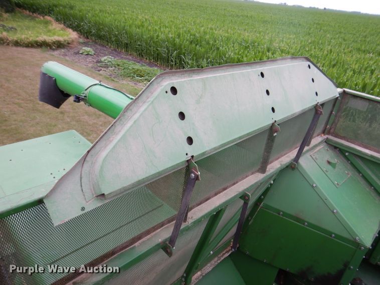 image for item IQ9716 1980 John Deere 6620 Turbo  combine