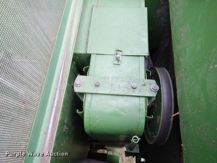 image for item IQ9716 1980 John Deere 6620 Turbo  combine