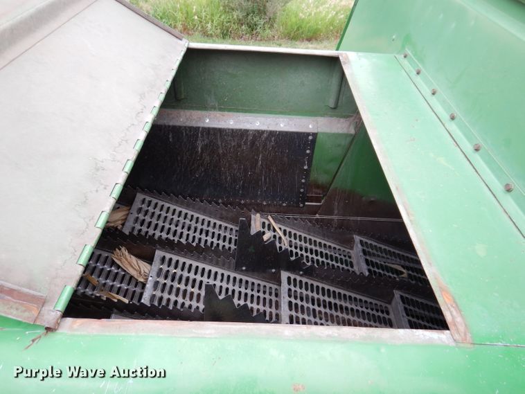 image for item IQ9716 1980 John Deere 6620 Turbo  combine