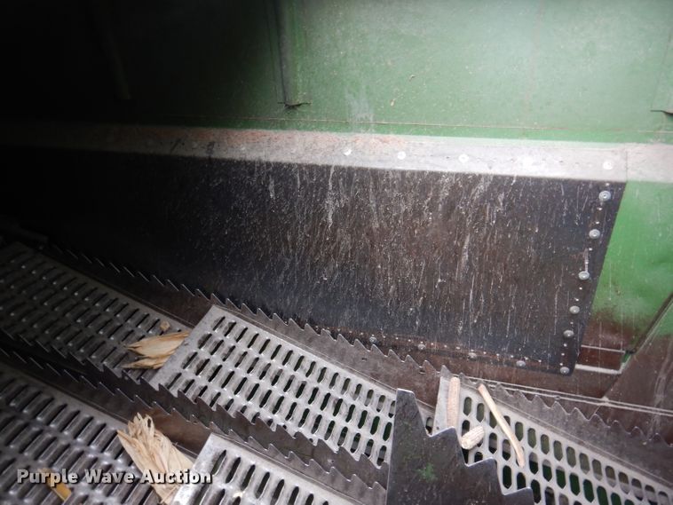 image for item IQ9716 1980 John Deere 6620 Turbo  combine