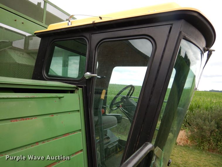 image for item IQ9716 1980 John Deere 6620 Turbo  combine