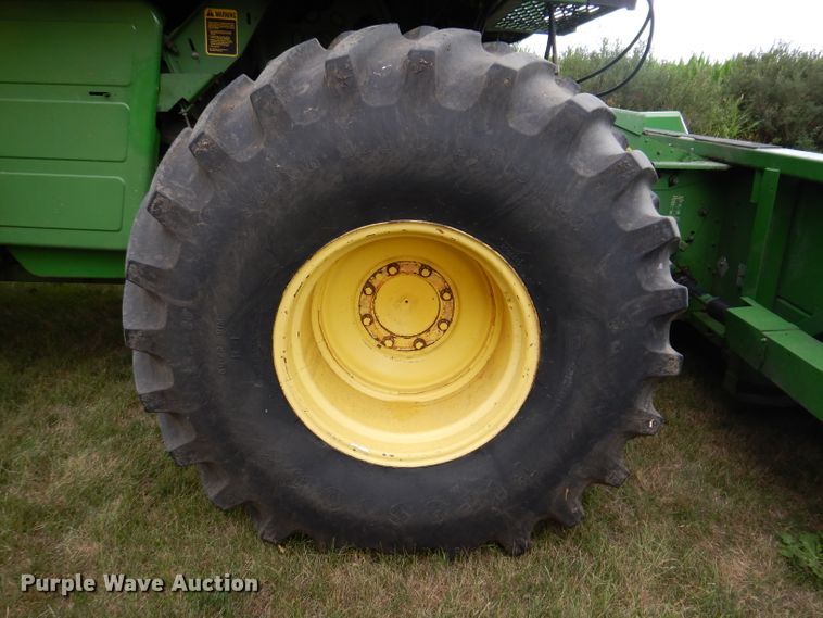 image for item IQ9716 1980 John Deere 6620 Turbo  combine