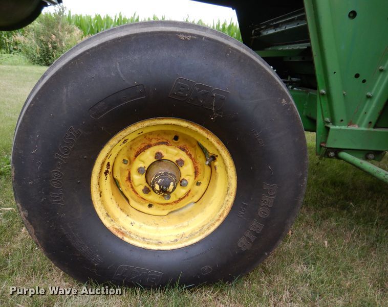 image for item IQ9716 1980 John Deere 6620 Turbo  combine