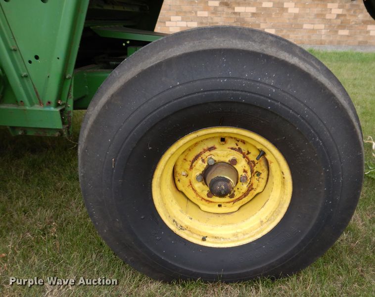 image for item IQ9716 1980 John Deere 6620 Turbo  combine