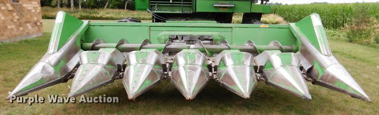 image for item IQ9717 John Deere 643  corn head
