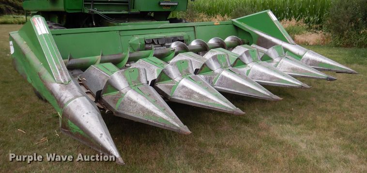 image for item IQ9717 John Deere 643  corn head