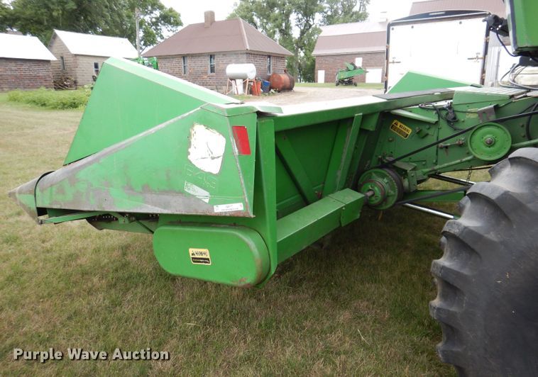 image for item IQ9717 John Deere 643  corn head