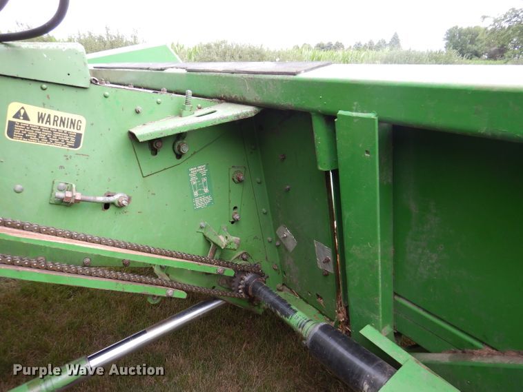 image for item IQ9717 John Deere 643  corn head