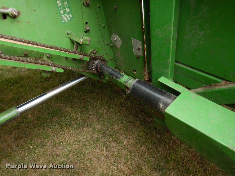 image for item IQ9717 John Deere 643  corn head