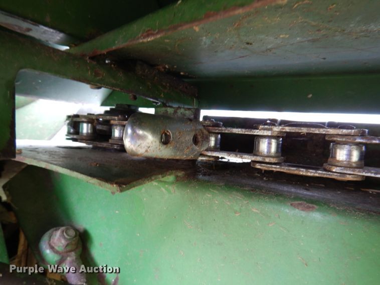 image for item IQ9717 John Deere 643  corn head